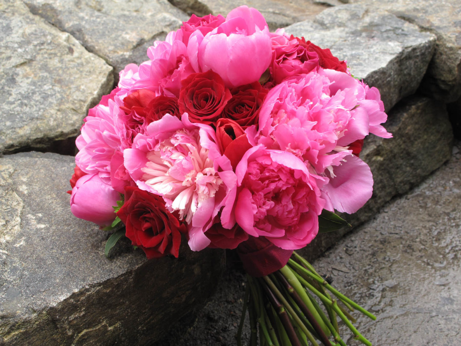 How to order flowers for Valentine's Day - Floral Artistry